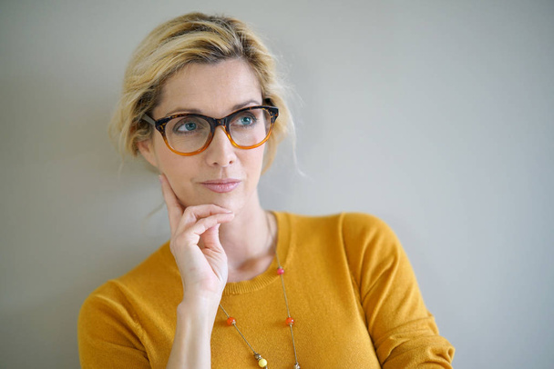  blond woman with eyeglasses - Foto, immagini