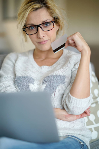 woman at home buying on internet - Photo, Image