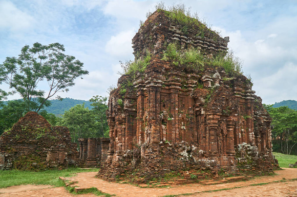 Eski reiligous binalar Champa imparatorluktan - cham kültür. İçinde oğlumun yanına Hoi an, Vietnam. Dünya Mirası. - Fotoğraf, Görsel