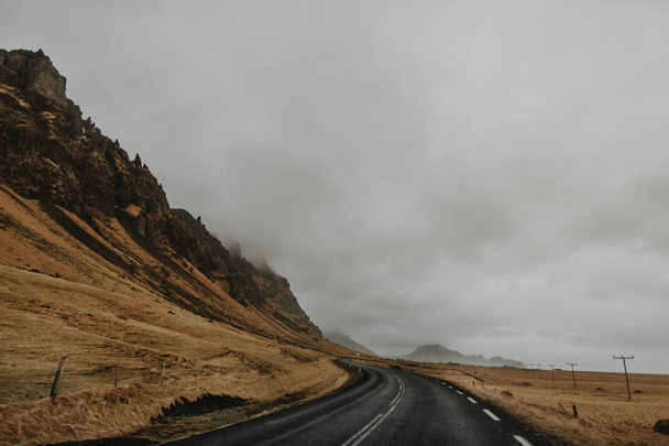 curvy road between mountains - Foto, Imagem