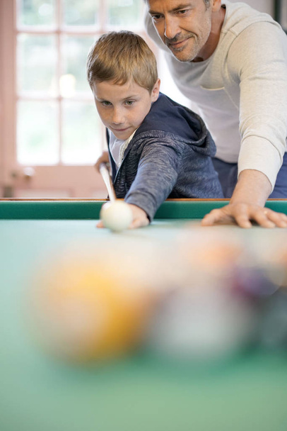 Father and son playing pool  - 写真・画像