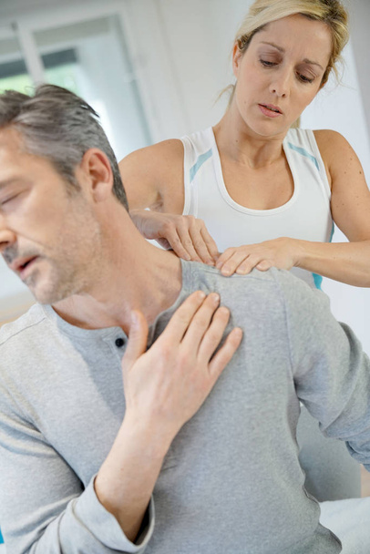 Physiotherapist massaging patient - Foto, Bild