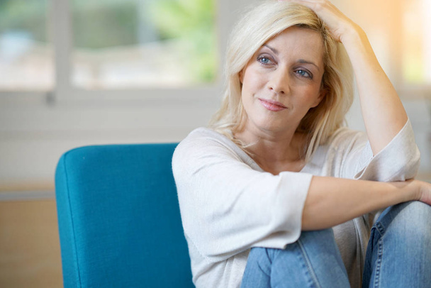  blond woman relaxing at home - Zdjęcie, obraz
