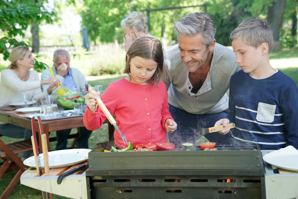 Father with kids preparing barbecue - Foto, Imagem