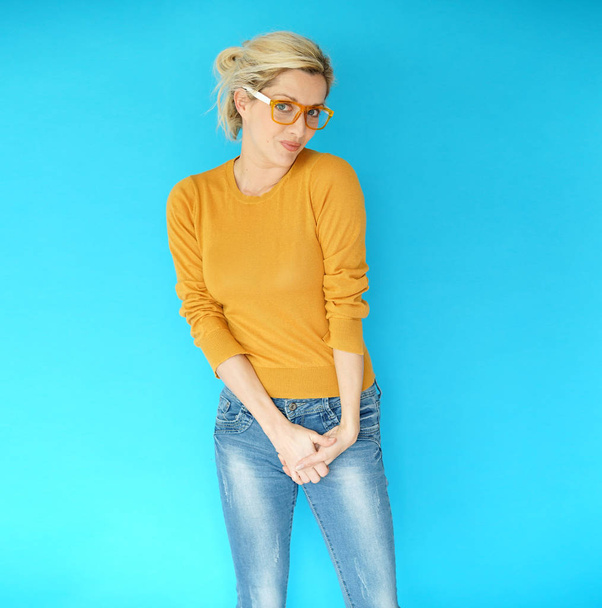  blond woman with eyeglasses standing - Фото, зображення