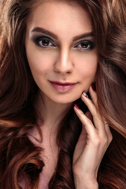 closeup beauty portrait of young woman with natural makeup and hairstyle. spa and care. - Foto, immagini
