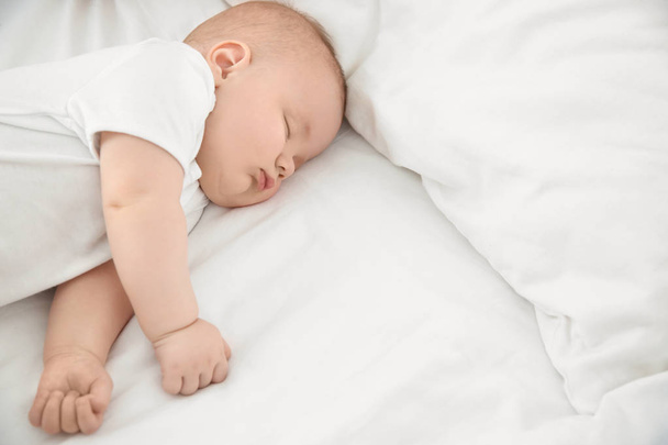 Cute little baby sleeping on bed at home - Foto, Imagem