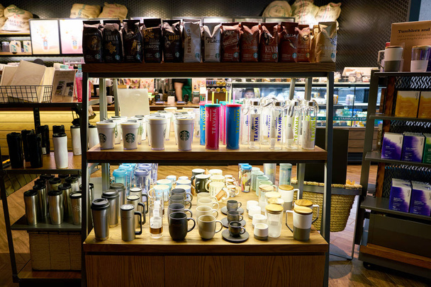 goods on display at Starbucks  - Φωτογραφία, εικόνα