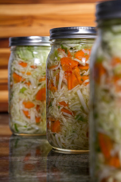 verdure fermentate fatte in casa
  - Foto, immagini