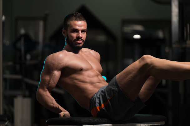 Abs Crunch On Bench Plank Hip Raise - Foto, afbeelding