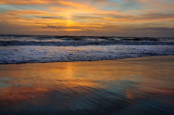 Восход солнца на пляже Какао
 - Фото, изображение