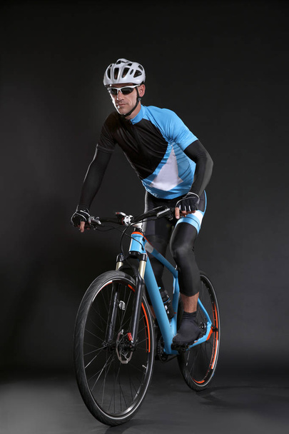 cyclist riding bicycle - Valokuva, kuva