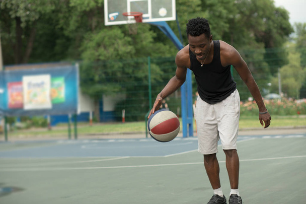 African american man on basketball court dribbling with ball. Real and authentic activity. - Valokuva, kuva