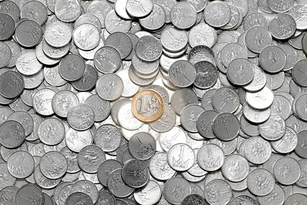 Ένα ευρώ για την Τσεχική γριές  - Φωτογραφία, εικόνα