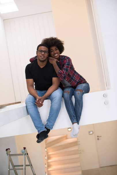 couple having break during moving to new house - Foto, immagini