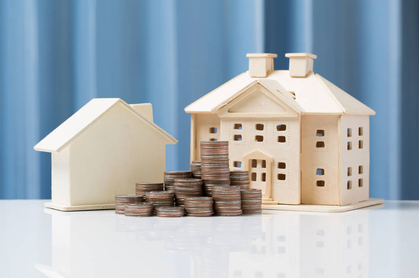 Concept de croissance de l'argent épargne pour acheter une maison pour votre famille
. - Photo, image