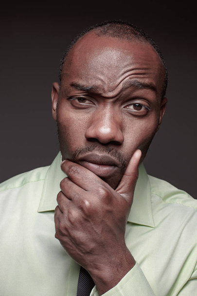 yakışıklı genç siyah Afrika adam portresi - Fotoğraf, Görsel