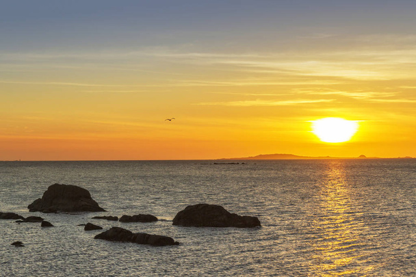 Salvora 島に沈む夕日 - 写真・画像