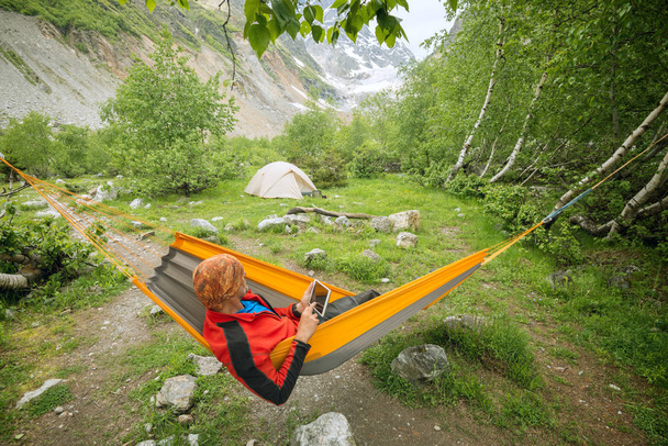 Traveler relaxing in hammock, a camp with magic view - Zdjęcie, obraz