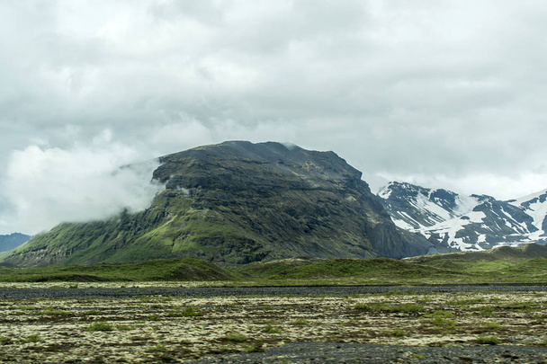 Landscape Iceland green grass snow glacier 6 - 写真・画像