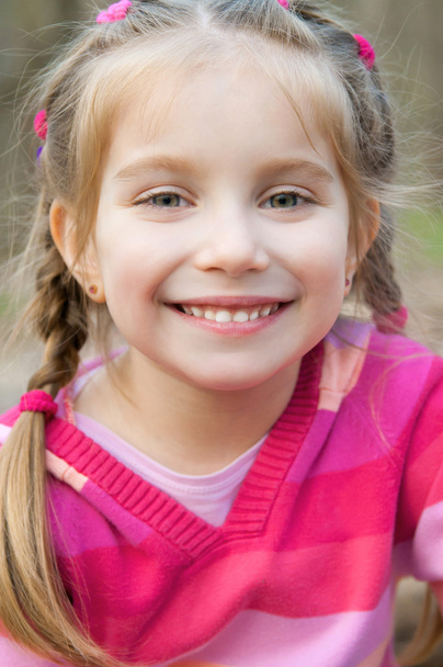 Little girl smiling - Foto, immagini