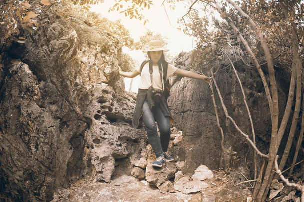 Pretty Asian woman hiking and climbing in mountains adventure and trekking. - Fotoğraf, Görsel