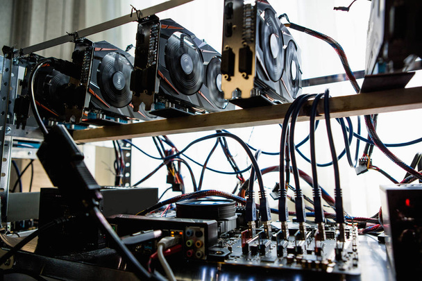 Computer for bitcoin mining - Foto, imagen