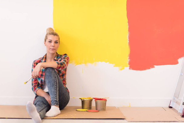 young female painter sitting on floor - Zdjęcie, obraz