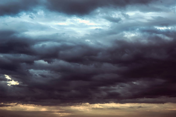 Pozadí temných mraků před bouřkou - Fotografie, Obrázek