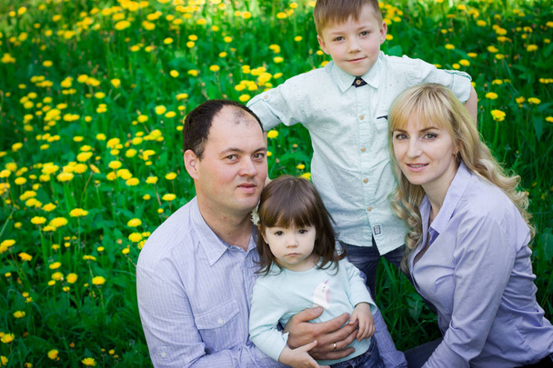 Family portrait in a spring park.  - Foto, Bild