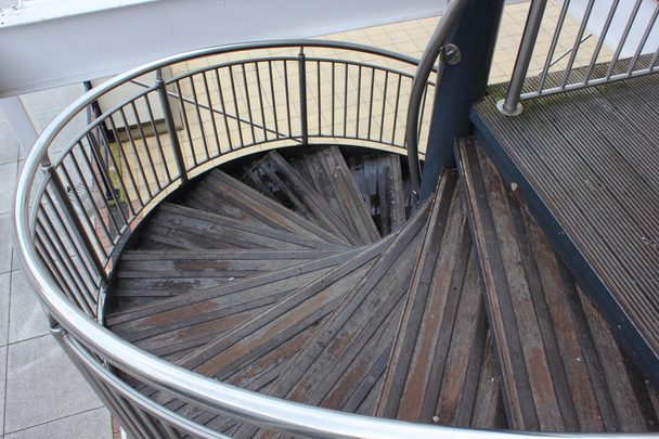 Сходи кручені дерев'яні
 - Фото, зображення