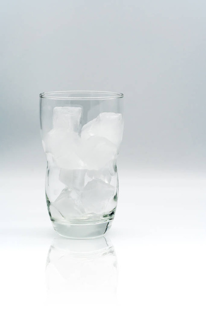 empty glass with ice cubes - Foto, imagen