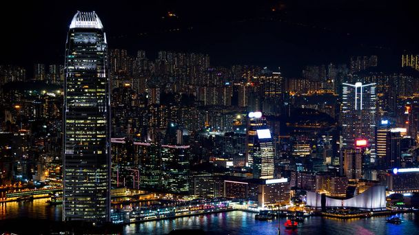 Hong Kong éjjel skyline. Világ üzleti- és pénzügyek gyönyörű landmark megtekintése - Fotó, kép