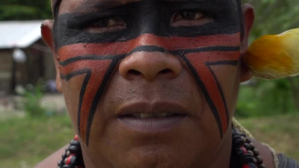 Natív brazil indiai férfi - Felvétel, videó