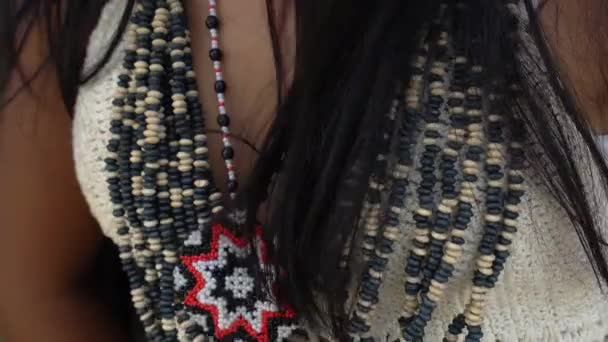 Πρόσωπο closeup της Native Βραζιλίας γυναίκα σε αυτόχθονες της φυλής του Αμαζονίου - Πλάνα, βίντεο
