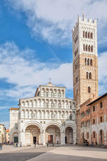 Facade and bell tower of Lucca Cathedral, Italy - Фото, изображение