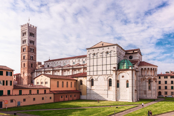 Facade and bell tower of Lucca Cathedral, Italy - Фото, изображение
