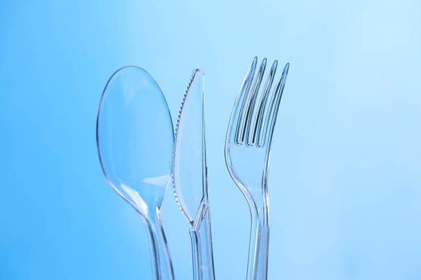 Coltello, cucchiaio e forchetta in plastica
 - Foto, immagini
