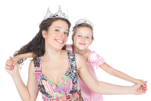 resmi mutlu anne ve küçük kızı prenses gibi giyinmiş - Fotoğraf, Görsel