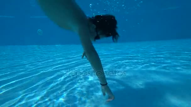 Young swimmer underwater 2 - Metraje, vídeo