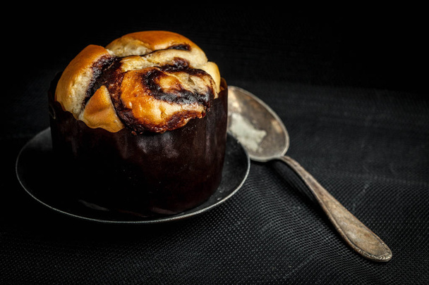 Homemade yeast roll with chocolate. - Zdjęcie, obraz
