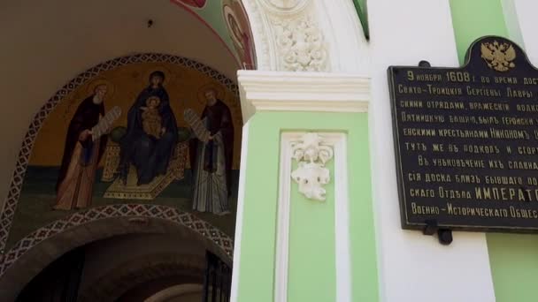 Heilige Pforten in der Dreifaltigkeit-sergius lavra in sergiev posad, Russische Föderation. - Filmmaterial, Video