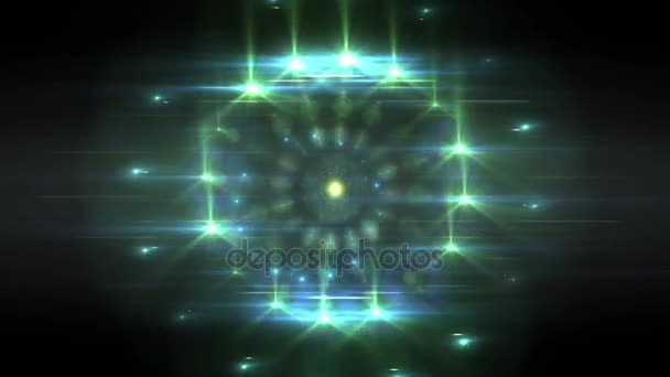 Дивлячись вгору на космічний корабель іноземців НЛО в небі
 - Кадри, відео