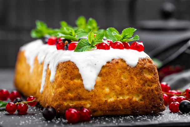 Cheesecake with fresh berries and yogurt - Foto, Imagen