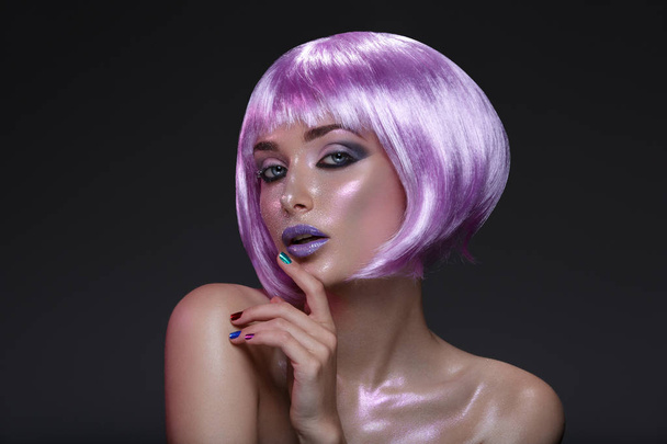 Beautiful girl in purple wig - Fotoğraf, Görsel