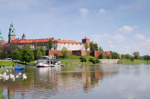 Castillo Real de Wawel y río Vístula en Cracovia
 - Foto, imagen