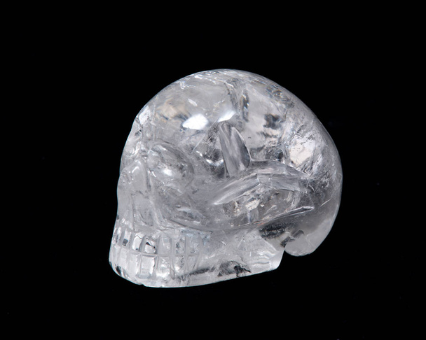 Crânio de quartzo transparente com arco-íris
  - Foto, Imagem