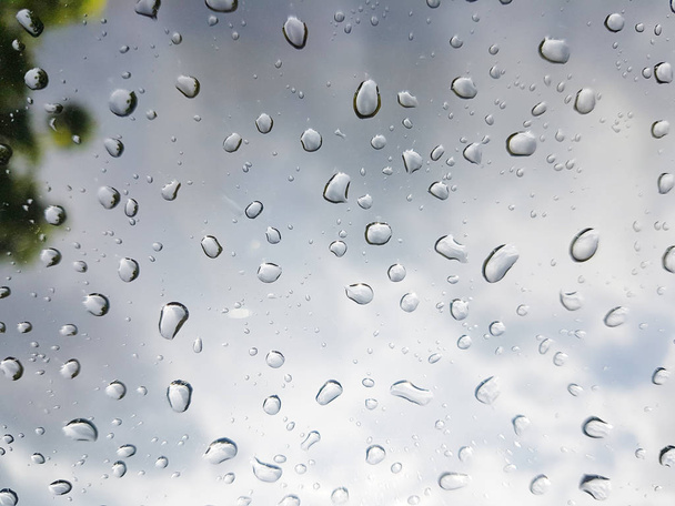 Gota de lluvia en la ventana
 - Foto, Imagen