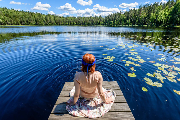 young woman enjoying nature - Foto, Bild