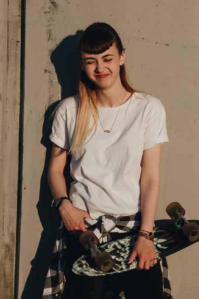 Hipster girl with skate board - Fotografie, Obrázek